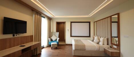 Suite, Bebas Asap Rokok | Seprai premium, brankas, meja kerja, dan ruang kerja ramah laptop