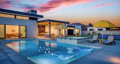 Sleeps 34 2 Villas, Pool, Pickleball + Bocce Polo Villas Elara by Avantstay