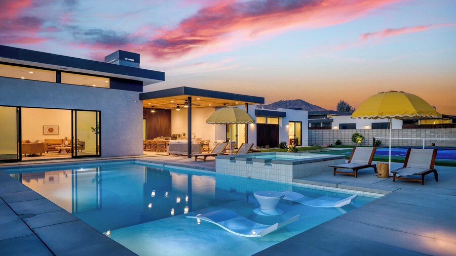 Sleeps 34 2 Villas, Pool, Pickleball + Bocce Polo Villas Elara by Avantstay