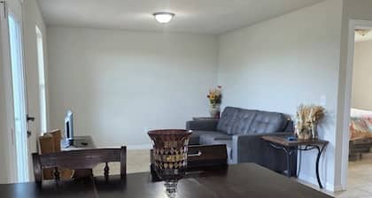 Soothing Cottage near COTA – Your Peaceful Family & Friends Getaway.