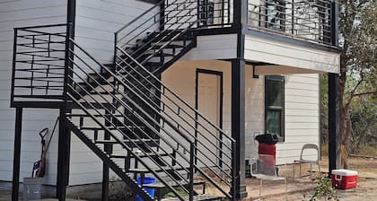 Beautiful Guest House: Perfect Escape Near COTA & Tesla