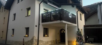 Cozy attic apartment with mountain views in Schönwies