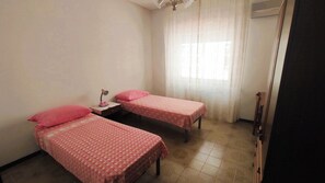 3 bedrooms, bed sheets