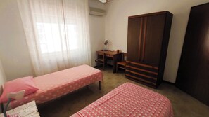 3 bedrooms, bed sheets