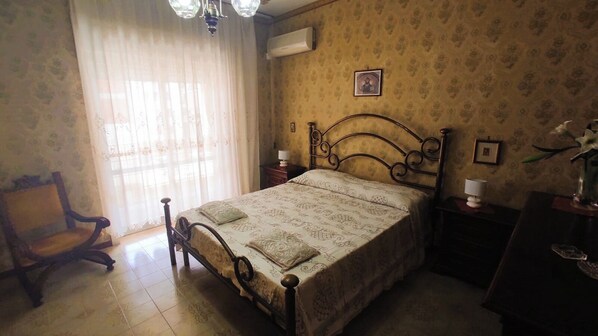 3 bedrooms, bed sheets