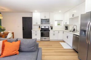 Interior - Charming 1-bedroom house in Beautiful San Diego with WiFi, AC (San Diego)