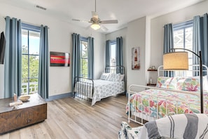 1 bedroom, iron/ironing board, Internet, bed sheets - Walk to Strand District: Historic Galveston Home (Galveston)