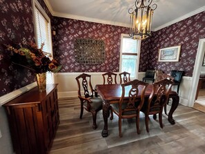 Dining - 4-bedroom estate Downtown Cleveland WiFi, Pool, massage chair Kitchn Holidays (Cleveland)