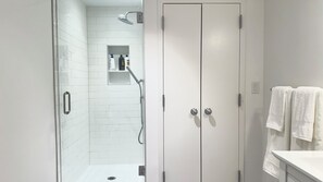Shower, hair dryer, towels, soap - Premium Lofty 3BR&2BA • Downtown Boston • Common & Garden (Boston)