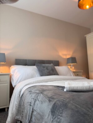 2 bedrooms, iron/ironing board, WiFi, bed sheets