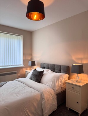 2 bedrooms, iron/ironing board, WiFi, bed sheets - 2 bedroom with 2 bathrooms Deluxe Flat (London)