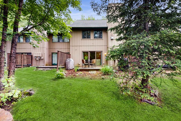 Exterior - Mountain Townhome w/ pool access, private patio, walk to town (Waterville Valley)