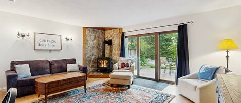 Télévision, cheminée