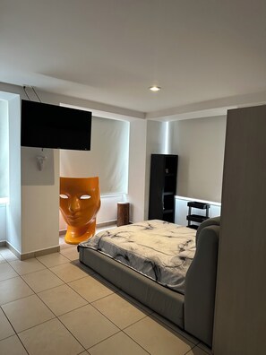 Escrivaninha, espaço de trabalho para notebook, Wi-Fi de cortesia