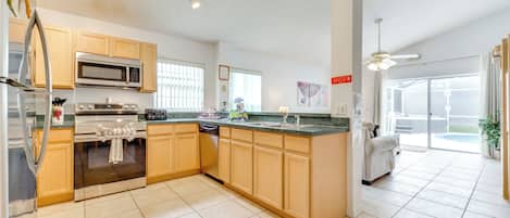 Fridge, microwave, stovetop, dishwasher