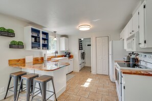 Fridge, microwave, stovetop, dishwasher