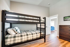 3 chambres, fer et planche à repasser, accès Internet, draps fournis