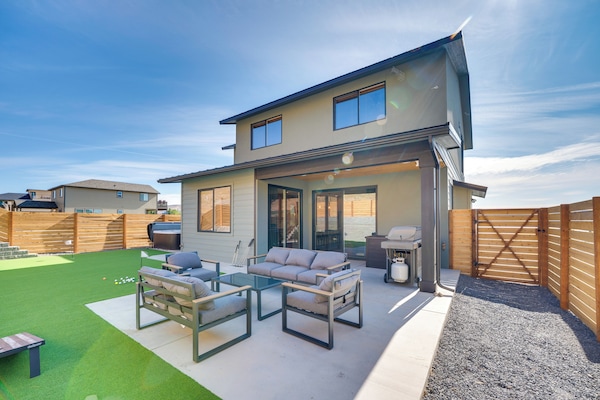 Vantage Vacation Rental | 3BR | 2.5BA | Stairs Required | 2,119 Sq Ft