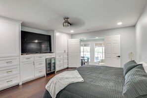 4 bedrooms, travel crib, internet, bed sheets - Outdoor Oasis w/ Lake Views: Ransom Canyon Retreat (Ransom Canyon)