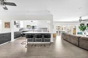 Fridge, microwave, oven, stovetop - Exquisite Waterfront Property in Fort Lauderdale! (Lauderdale by the Sea)