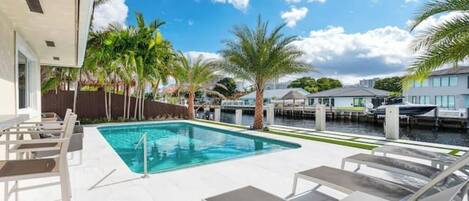 Piscine extérieure, piscine chauffée