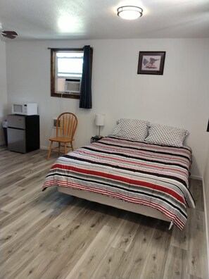 1 bedroom, bed sheets - Delightful cabin in the heart historic Fillmore (Fillmore)