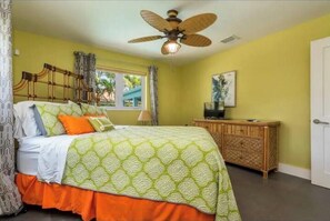 4 bedrooms, iron/ironing board, travel crib, WiFi - Delray Beach Tropical Retreat (Delray Beach)