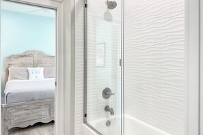 Shower, hair dryer, towels, soap - 100 Steps To Beach, Heated Pool, Front Row Cottage, Gulf Views, 4BR, Sleeps 12 (Gulf Shores)