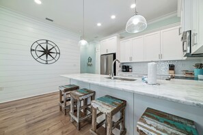 Frigorífic, microones, forn i placa de cuina 