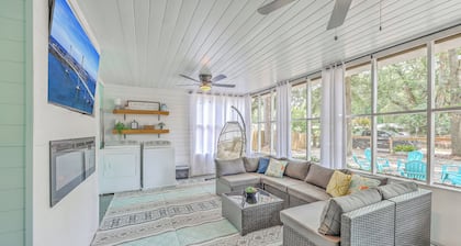 3-bedroom house, in Bonneau Beach with WiFi, HVAC, hottub & lake beach access!