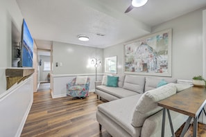 Smart TV, fireplace