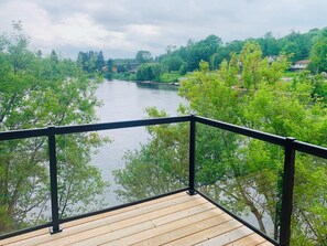 Property grounds - Fall’s View Legacy | Sleep 22+ (Burk's Falls)