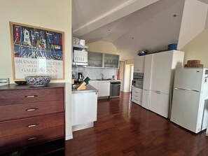 Micro-ondes, four, plaque de cuisson, lave-vaisselle