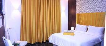 12-bedroom bed guest house in charming Bedfordvew with WiFi, AC