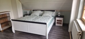 3 bedrooms, free WiFi, bed sheets