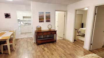 2 slaapkamers, een strijkplank/strijkijzer, gratis wifi, beddengoed