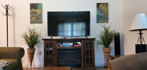 Een smart-tv en een open haard