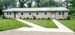 Exterior - CUTE & COZY (Hamilton)