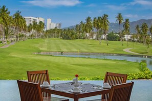 5 restaurants, breakfast, lunch, dinner served; international cuisine - Grand Ocean Breeze Acapulco (Acapulco)