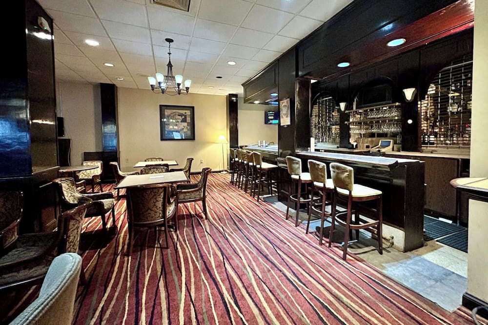 Albany Plaza Hotel