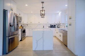 Microonde, forno, piano cottura, lavastoviglie