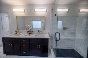 Hair dryer, bidet, towels, soap - Luxury Atlanta Home Near East Lake Golf & Beltline, Sleeps 10 + Pet-Friendly! (Atlanta)