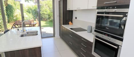 Cookware/dishes/utensils