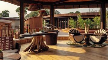 Lobby lounge