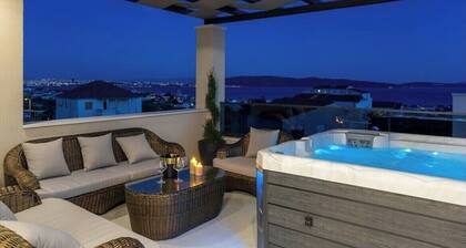 Villa Cesarica-Beautiful Villa with pool,Terrace˛&Sea Views