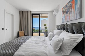 5 bedrooms, iron/ironing board, WiFi, bed sheets