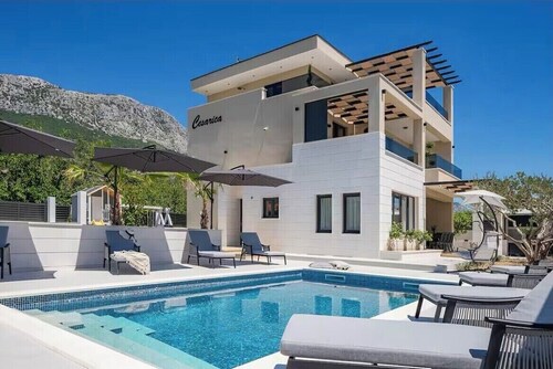 Villa Cesarica-Beautiful Villa with pool,Terrace˛&Sea Views