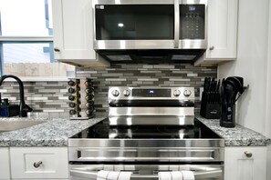 Micro-ondes, four, plaque de cuisson, lave-vaisselle