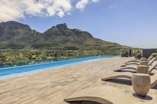 Chic 1-bedroom apartment with WiFi, fitness room in wonderful Cape Town