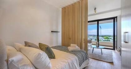 Chic 1-bedroom apartment with WiFi, fitness room in wonderful Cape Town
